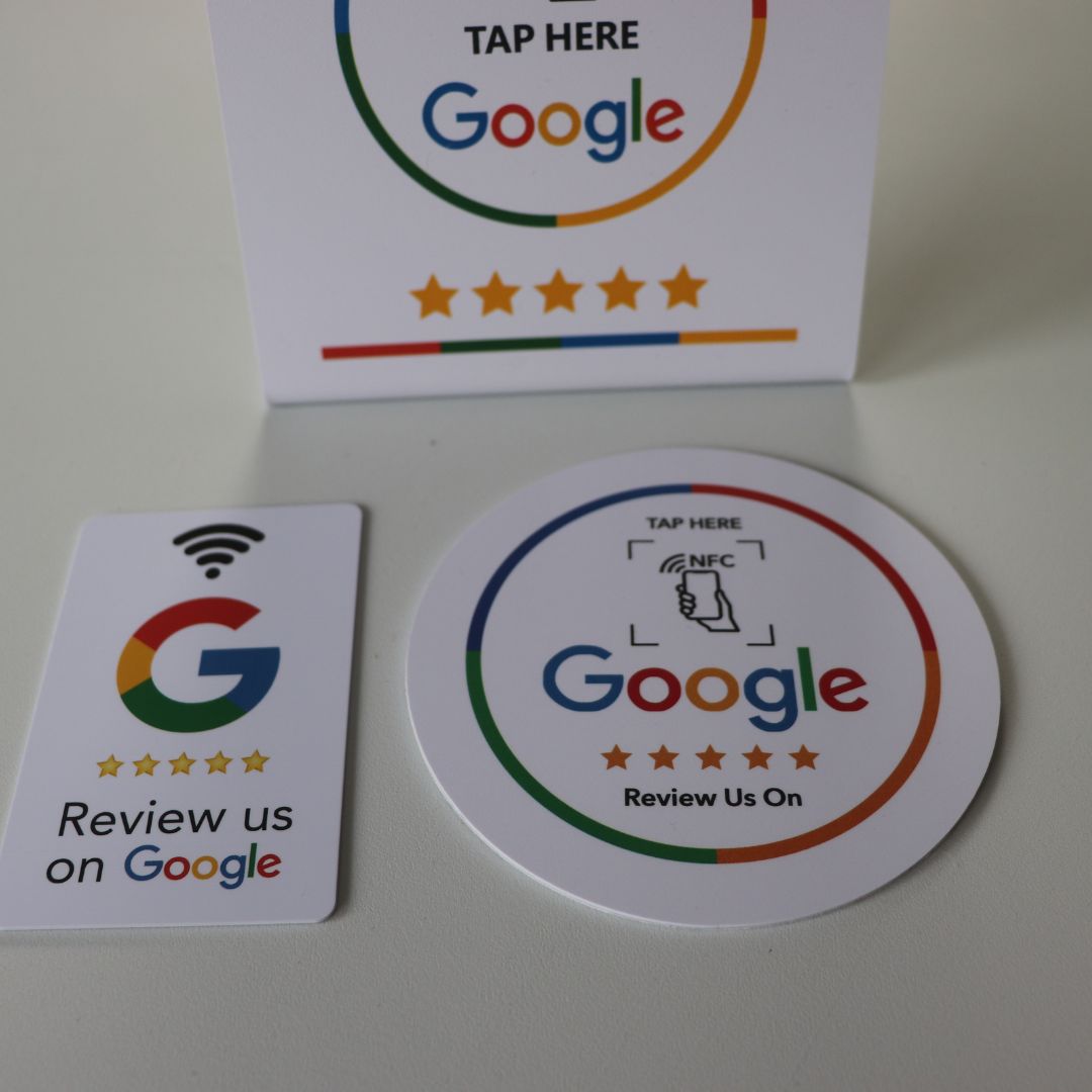 Google Review Pakket – Bordje + Pas + Sticker (NFC)